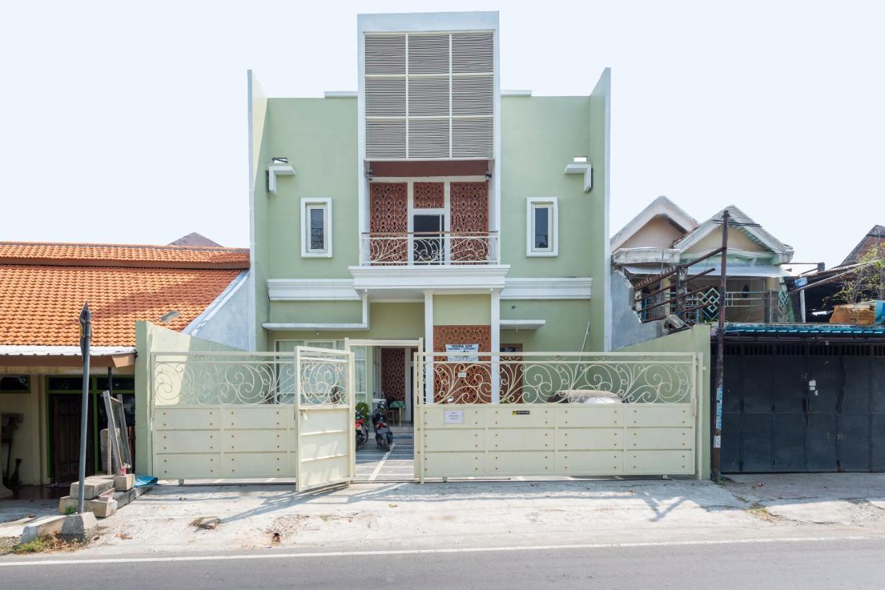 Oyo 3706 Griya Tentrem Syariah Lamongan Luaran gambar