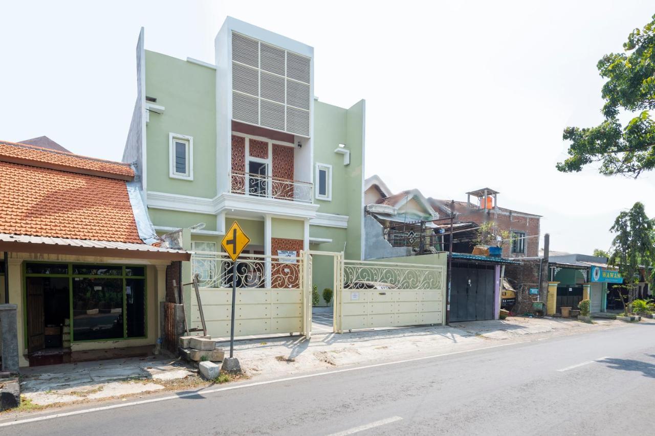 Oyo 3706 Griya Tentrem Syariah Lamongan Luaran gambar